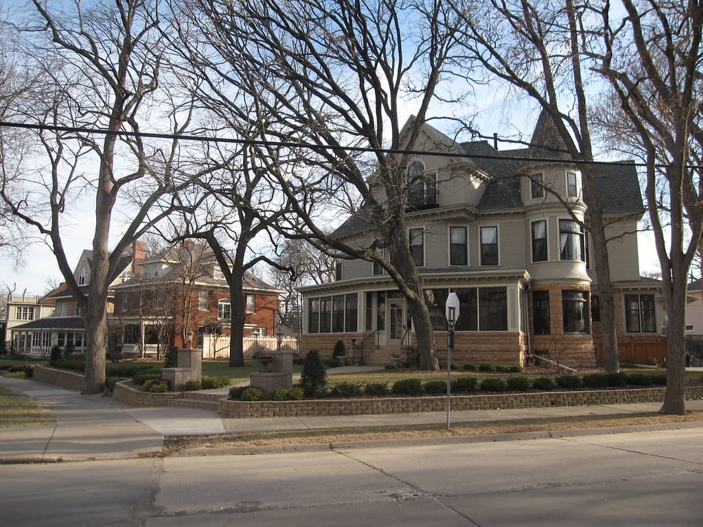 kenwood — Lowry Hill / Wedge